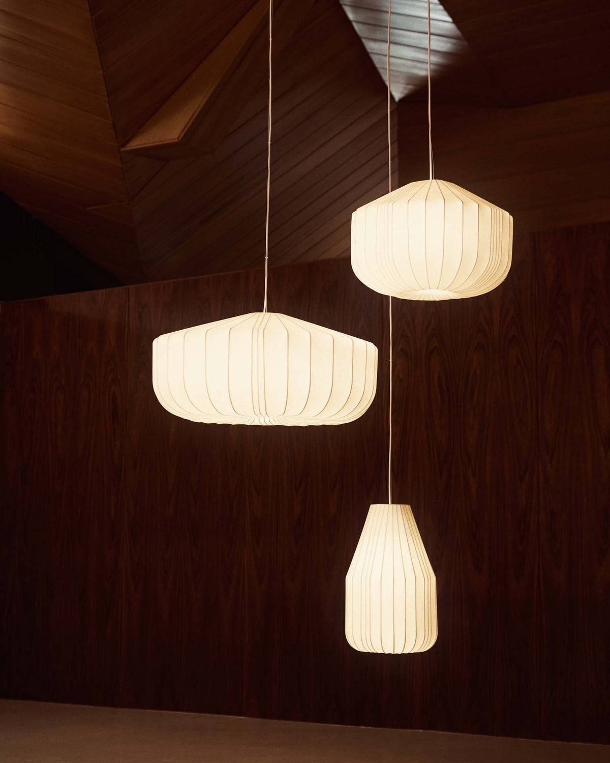 White Japandi Hanging Lamp
