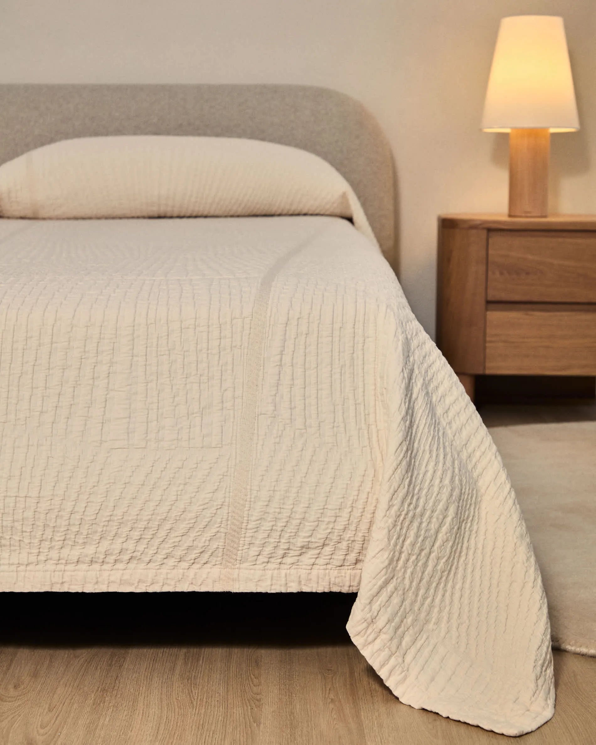 Ecru Bouclé Japandi Bed with Light Wood Legs 180x200cm